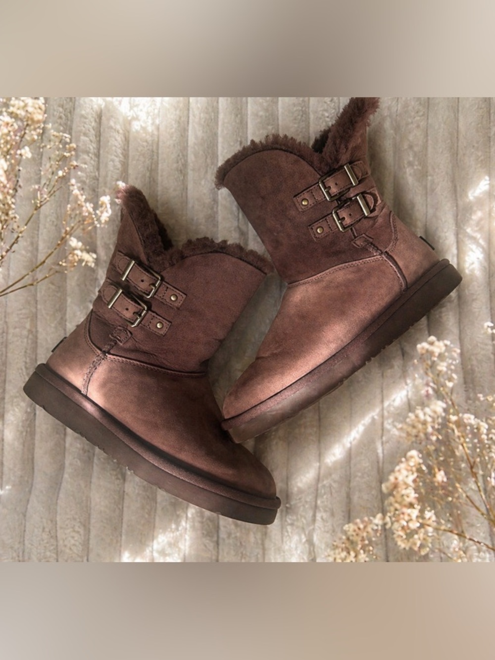 UGG Renley Buckle Short Sheepskin Boots Chestnut Brown Women’s Size 6